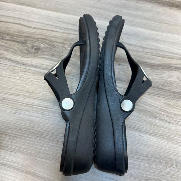 Crocs Sanrah 203342 Black Silver Circle Wedge Slip On Thong Sandals US Women’s 7 - Picture 3 of 10